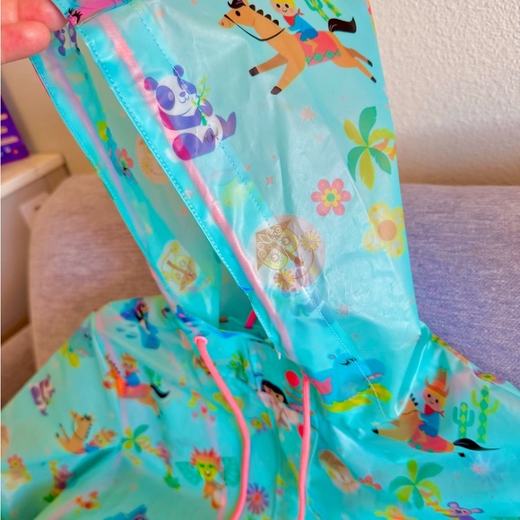 Disney It’s a Small World Women’s Raincoat Sz Large New w/o tags - Picture 4 of 15